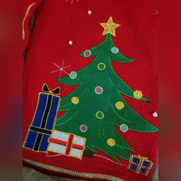 Ugly Christmas Sweater Festive Red Vest with Santa and Tree Design Small 4/6 - Picture 7 of 11